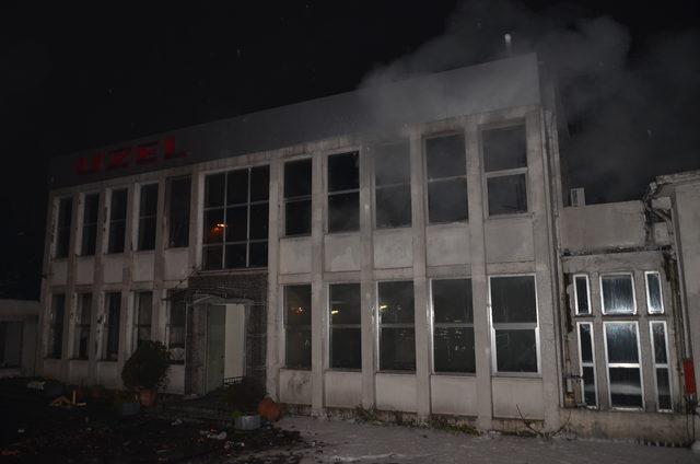 Eyüpsultan'da kullanılmayan bir traktör fabrikasında yangın çıktı