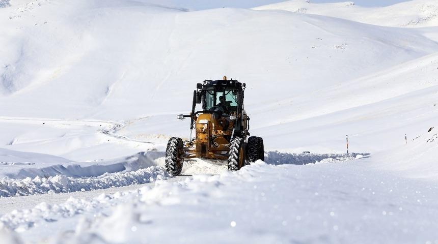 Van’da 48 yerleşim yeri ulaşıma kapandı