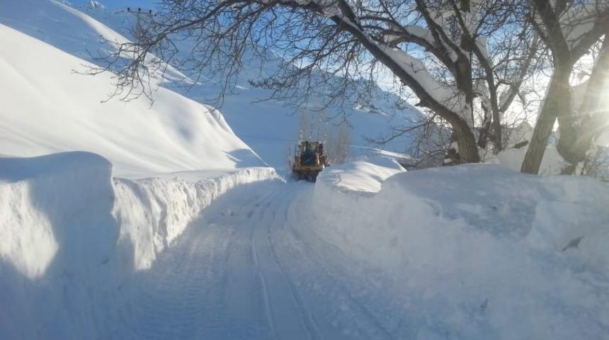 Hakkari&rsquo;de yol a&ccedil;ma &ccedil;alışması