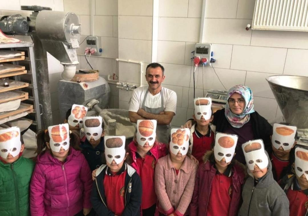 &Ouml;ğrenciler ekmek yapmayı &ouml;ğrendi
