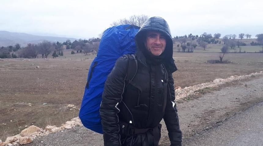 5 yıldır yürüyor ve dağlarda yaşıyor