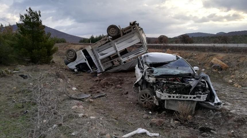 Uşak&rsquo;ta trafik kazası: 3 yaralı