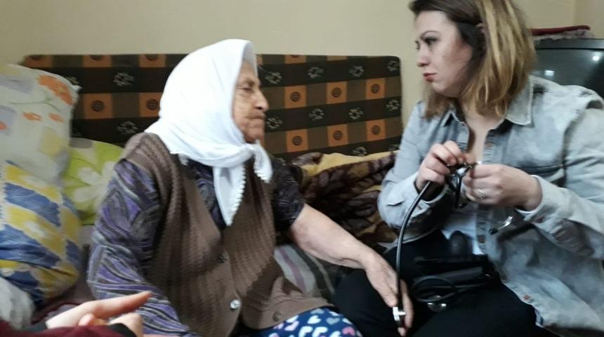 80 yaşındaki Elmas Derek&ouml;y: Bizi hatırlayan bile olmazdı