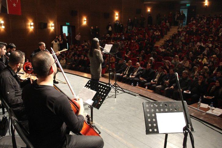 Öğrencilerden söyledikleri türkülerle eğlendirdi G2