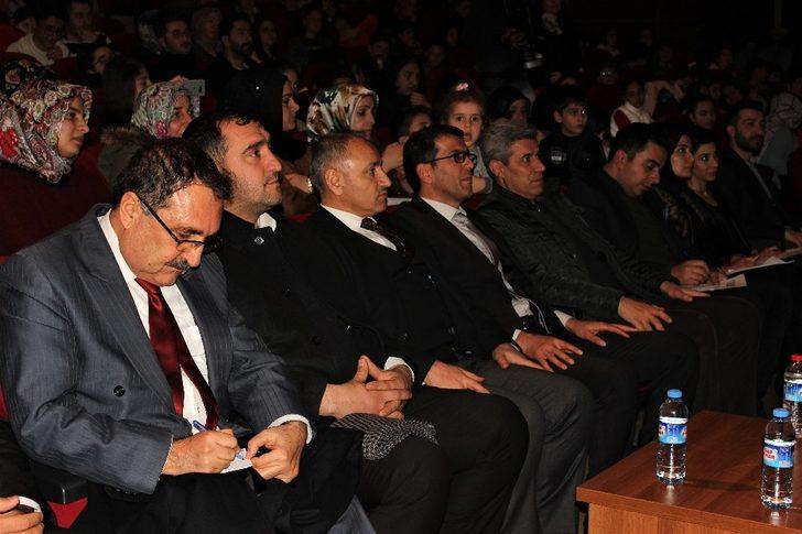 Öğrencilerden söyledikleri türkülerle eğlendirdi G5