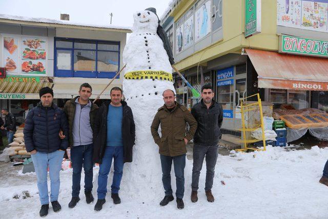 Varto'da 3 metrelik kardan adama ilgi