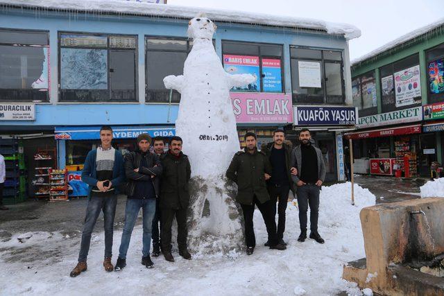 Varto'da 3 metrelik kardan adama ilgi