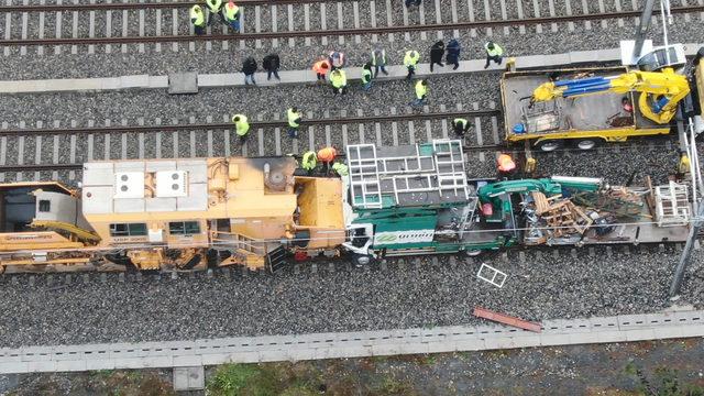 /havadan ek fotoğraflarla // Tren hattında kaza yapan iki iş makinesi çekildi