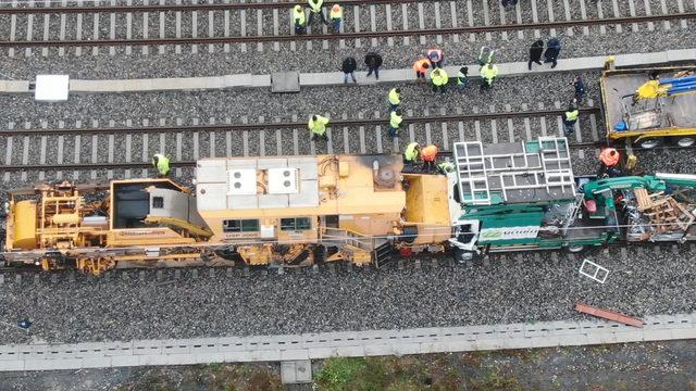 /havadan ek fotoğraflarla // Tren hattında kaza yapan iki iş makinesi çekildi