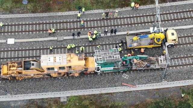 /havadan ek fotoğraflarla // Tren hattında kaza yapan iki iş makinesi çekildi