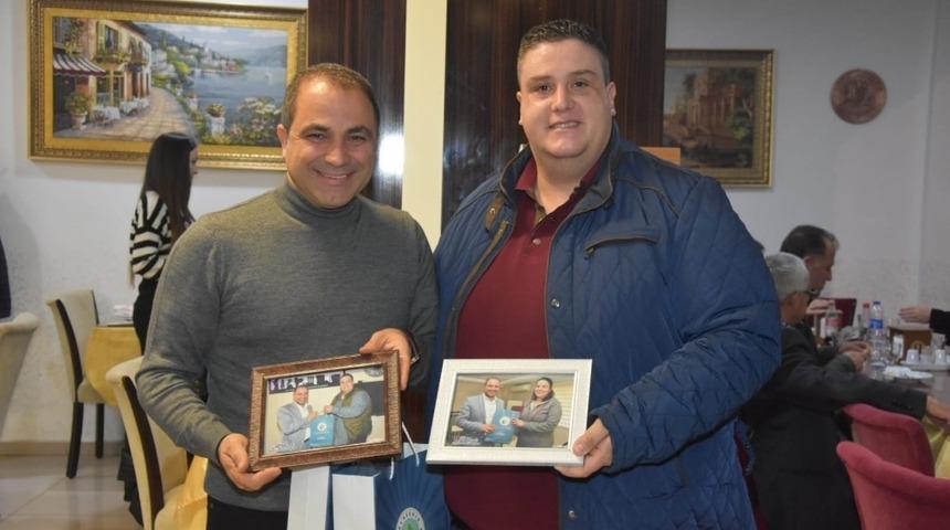 Başkan U&ccedil;ak bu kez gazetecilerin fotoğrafını &ccedil;ekti