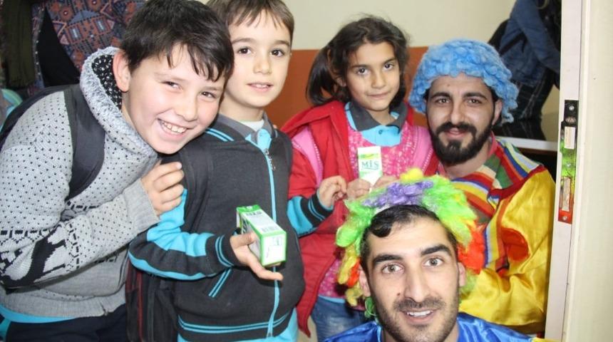 Hemşirelik Fak&uuml;ltesi &Ouml;ğrencilerinden Miniklere Tiyatro G&ouml;sterisi