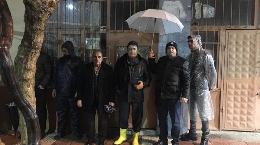 Başkan &Ccedil;er&ccedil;i sel ekiplerini bizzat y&ouml;netti