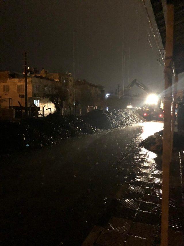 Şehzadeler Belediyesi sabaha kadar görev başındaydı