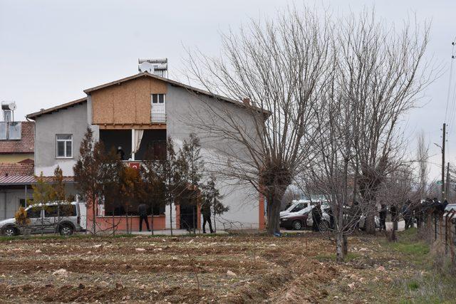 Eşinin av tüfeğiyle öldürdüğü kadın ve annesi toprağa verildi