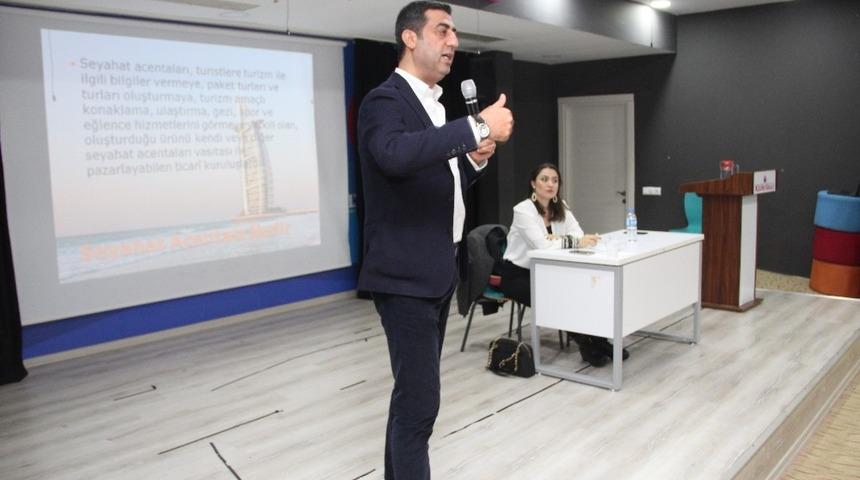 Bayırdır: "&Ouml;ğrenciler meslek se&ccedil;erken &ouml;zg&uuml;r bırakılmalıdır"