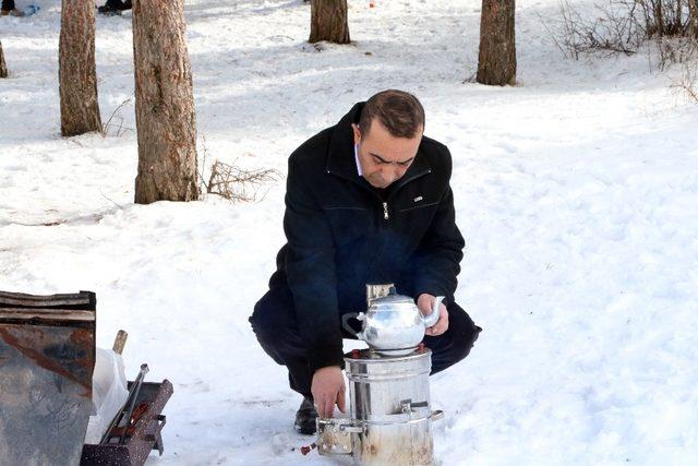 Yozgat’ta güneşli havayı fırsat bilen vatandaşlar Çamlık Milli Parkına akın etti