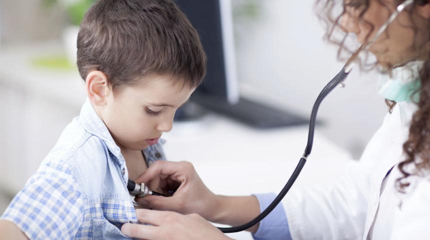 Muayene olurken &ccedil;izgi film izliyorlar