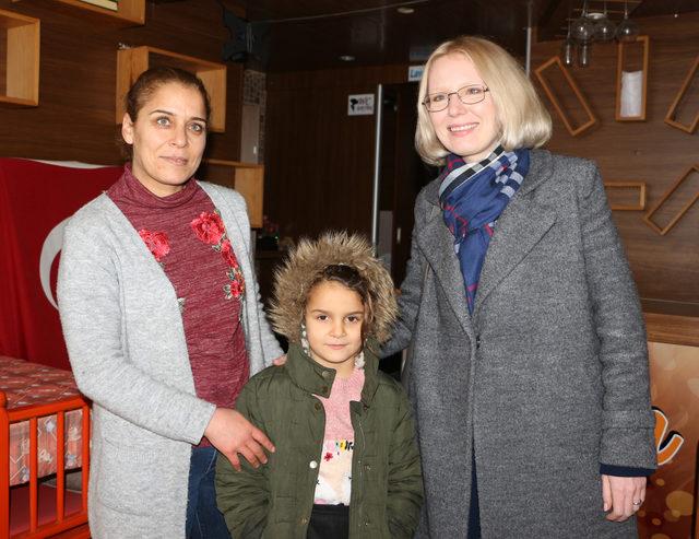 Rus uyruklu aday Anastasia, seçim çalışmalarına başladı 2