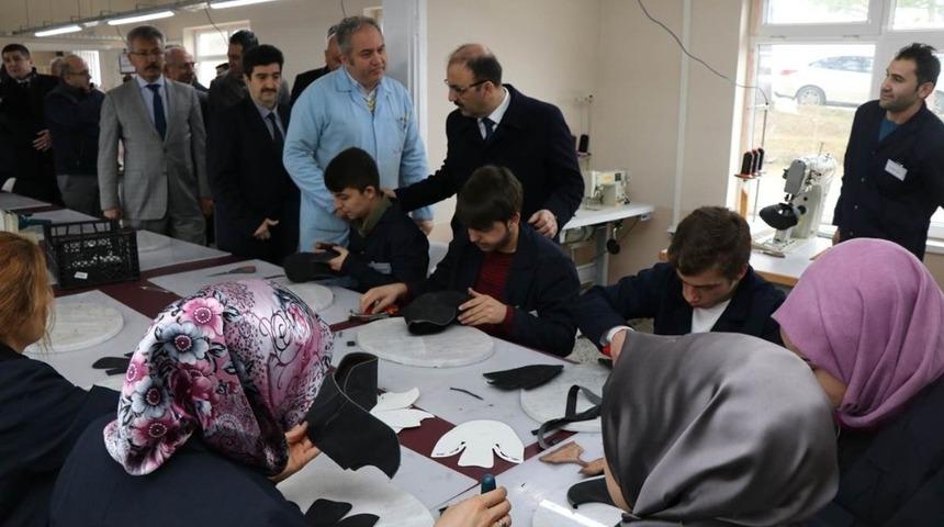 Bartın Valisi G&uuml;ner, Saya Eğitim Merkezini gezdi