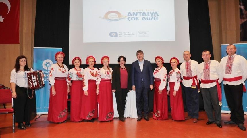 Başkan T&uuml;rel yabancı uyruklu vatandaşlarla buluştu