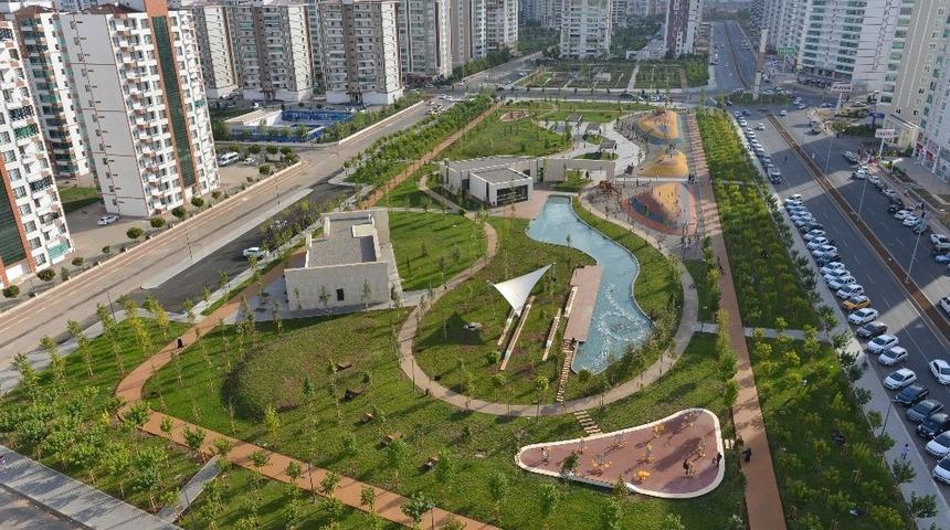 Ref&uuml;j ve kavşaklara 7 milyon 500 bin &ccedil;i&ccedil;ek dikildi