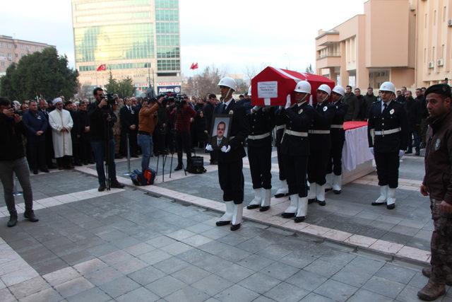 Cerablus'ta kalp kirizi geçiren vali yardımcısı hayatını kaybetti (3)