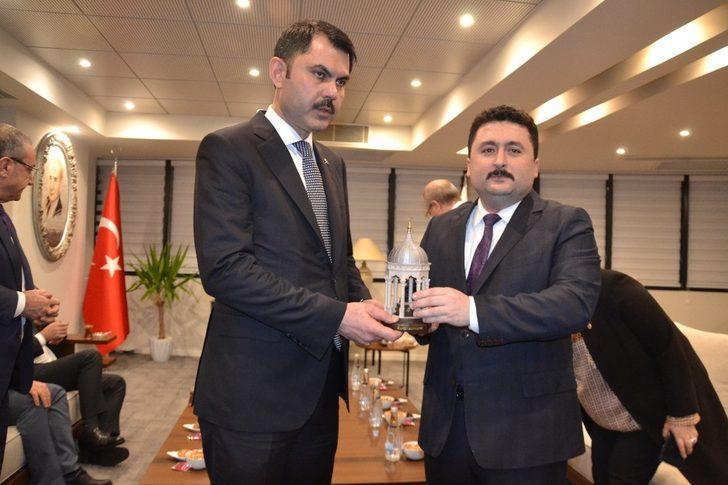 Bakan Kurum Balıkesir Büyükşehir Belediyesini ziyaret etti G5