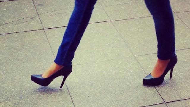 Okul müdüründen topuklu ayakkabı yasağı! 'Dinen caiz değil!'