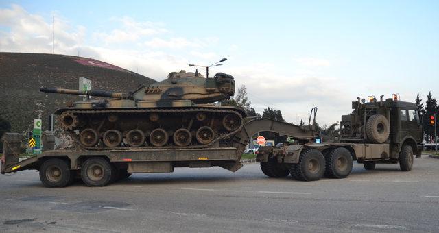 Hatay-Suriye sınırına askeri araç ve tank sevkiyatı