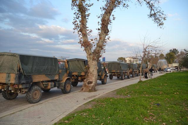 Hatay-Suriye sınırına askeri araç ve tank sevkiyatı