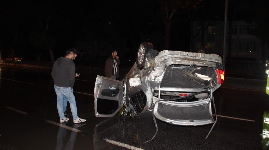 Gen&ccedil; şof&ouml;r kaygan zemini hesaba katamadı