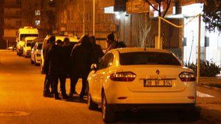 Merdivenlerden çıkan çocuklar kolilerden akan kanları fark etti! Kanınız donacak! 