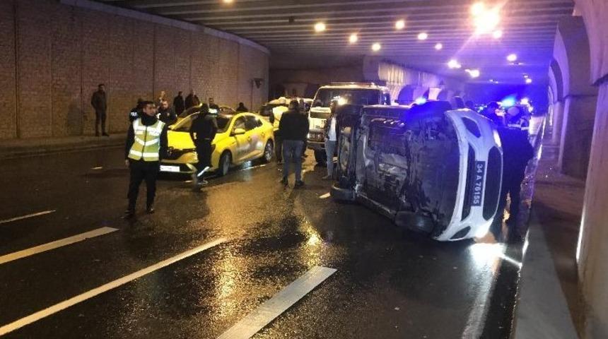 İstanbul'da hareketli saatler! Kovalamaca polis aracının takla atmasıyla sonlandı!