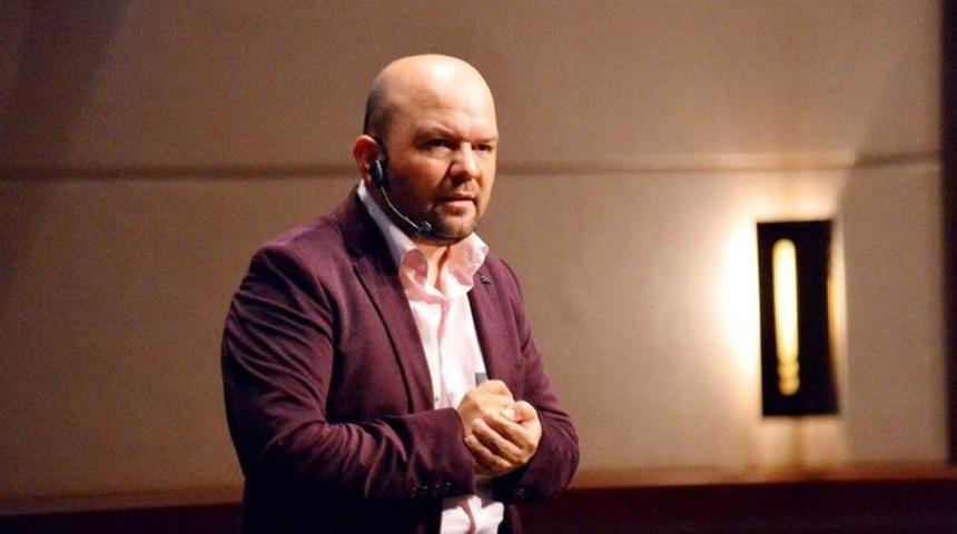 Tarihçi Talha Uğurluel'in 2 bin 487 FETÖ şüphelisi ile uçuş yaptığı ortaya çıktı