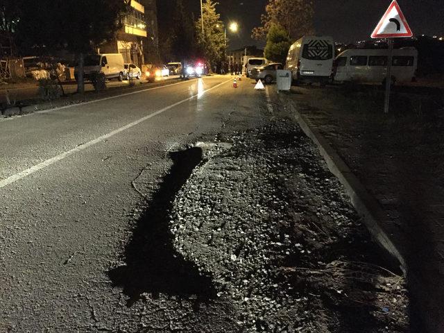 Yoldaki çukura giren kuryenin motosikleti ağaca çarptı: 1 ölü 