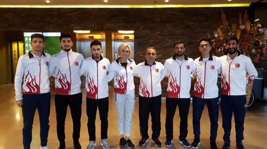 Kısa Mesafe S&uuml;rat Pateni yarışlarında milli takım sporcuları bir &uuml;st tura &ccedil;ıktı