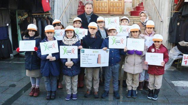 Öğrencilerden Konyalı esnaflara anlamlı hediye