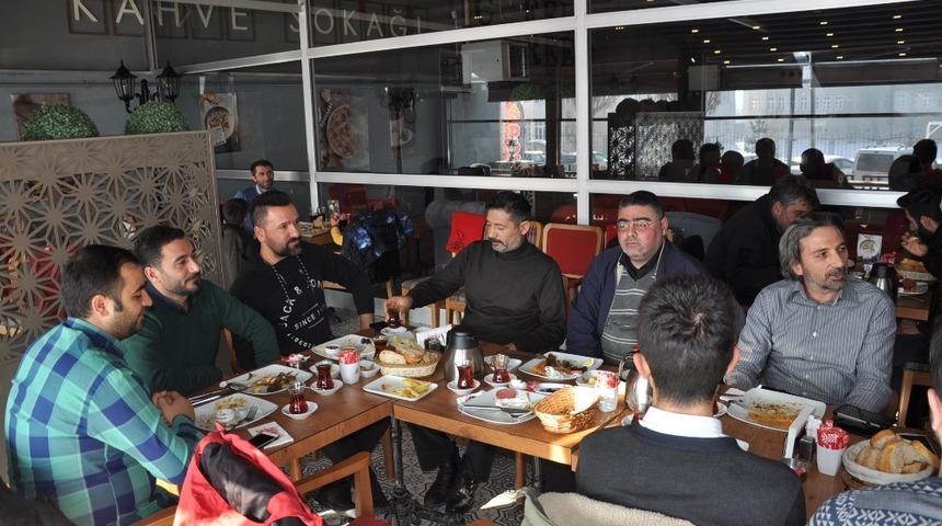 Kars Eğitim Bir Sen 10 Ocak &Ccedil;alışan Gazeteciler G&uuml;n&uuml;n&uuml; kutladı