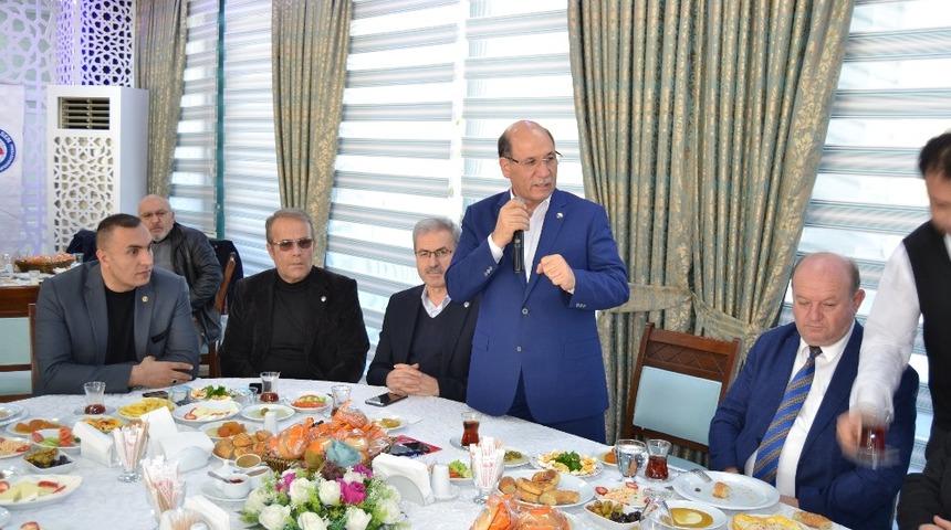 Sezer: "Gazetecilerin sorunlarının &ccedil;&ouml;z&uuml;m&uuml; i&ccedil;in desteğe hazırız"