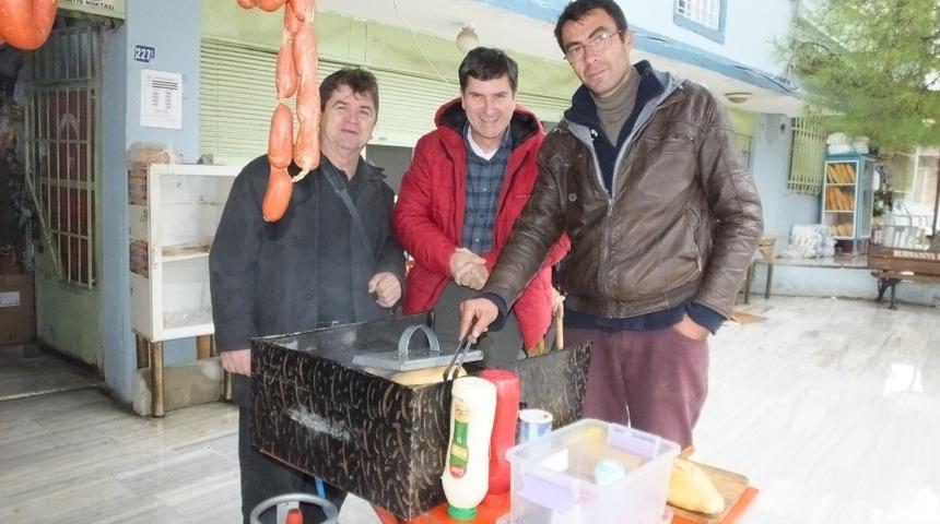 Burhaniye&rsquo;de şifa kaynağı deve sucuğuna yoğun ilgi