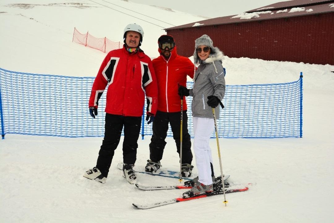 Vatandaşlardan &Ccedil;ambaşı Kayak Merkezi&rsquo;ne b&uuml;y&uuml;k ilgi