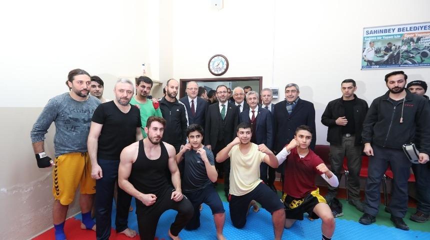 Bakan Kasapoğlu&rsquo;ndan Şahinbey&rsquo;in hizmetlerine tam not