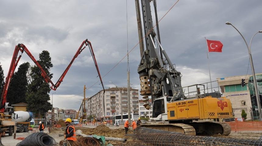 Karam&uuml;rsel kavşağında &ccedil;alışmalar s&uuml;r&uuml;yor