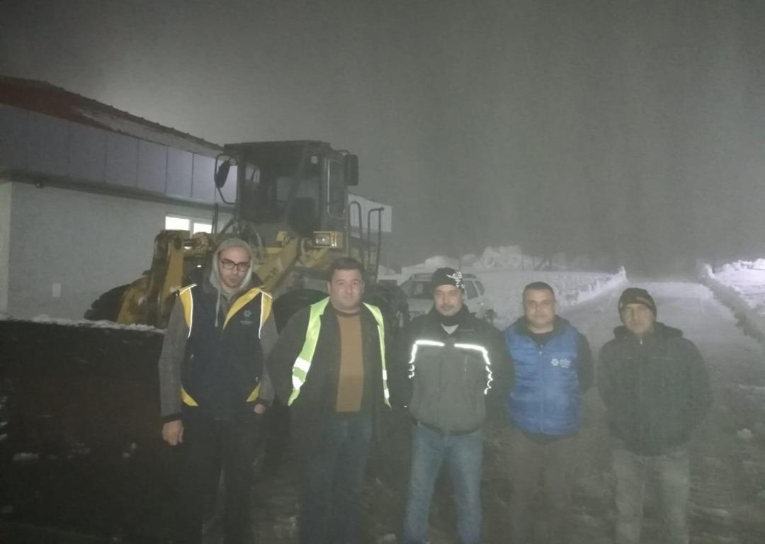 Karda mahsur kalan beş kişiyi B&uuml;y&uuml;kşehir ekipleri kurtardı