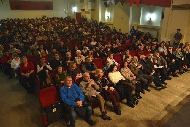 “İki Elin Sesi Var Çocuk Senfoni Orkestrası” ayakta alkışlandı