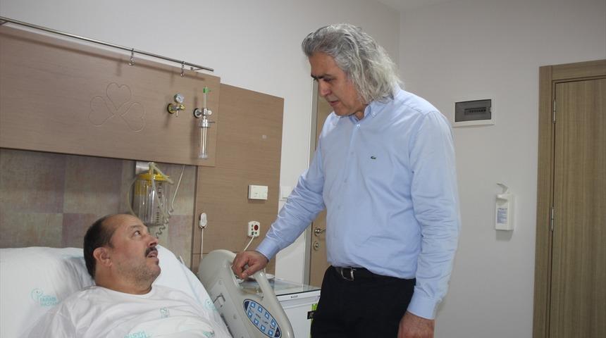 Kırılan kalça kemikleri 30 vidayla birleştirildi