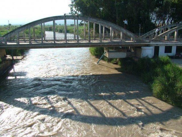 Büyük Menderes Nehri’ne düşen şahsı arama çalışmaları devam ediyor