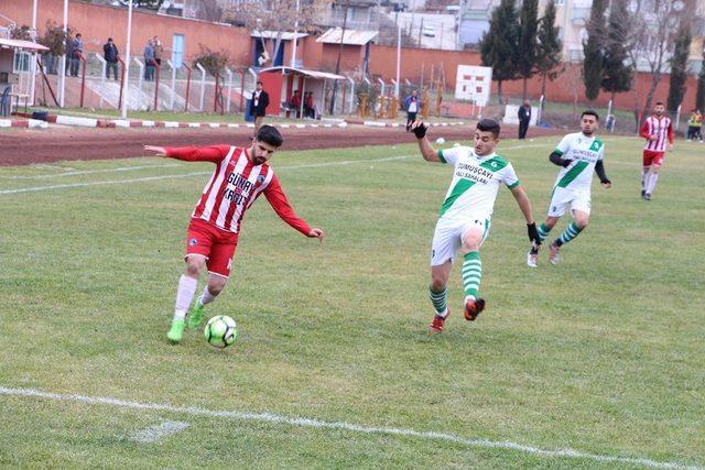 10 kişi kalan Kulaspor, Salihli Poyrazspor’a gol yağdırdı