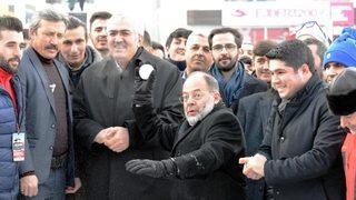 Eski Sağlık Bakanı Recep Akdağ'ın renkli görüntüleri! Kızak kaydı, kartopu oynadı